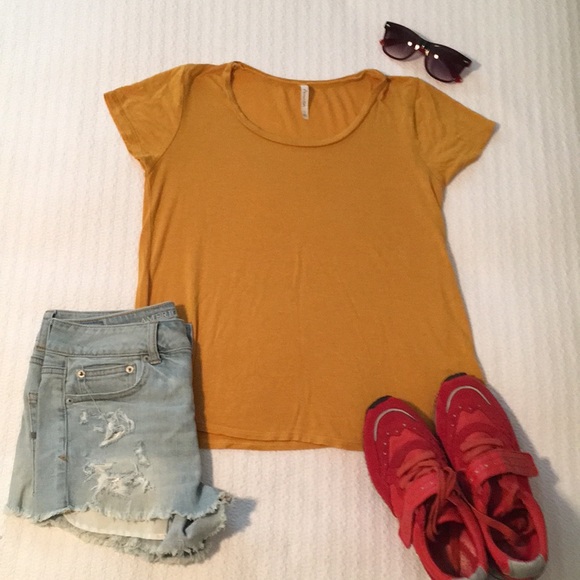 Active USA Mustard Yellow T-shirt - Picture 1 of 4